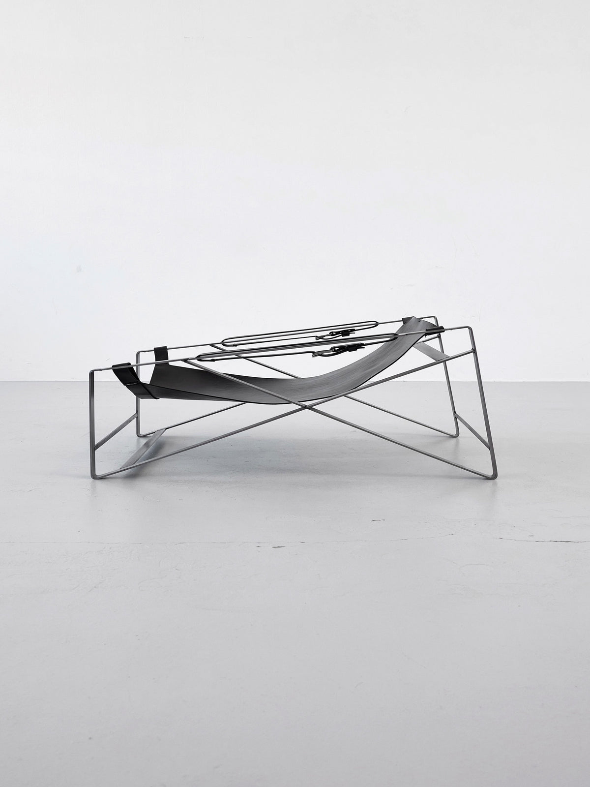 Söderberg ‘CONTROLLED APPOSITION’ - SYSTEM SEAT, shot on table