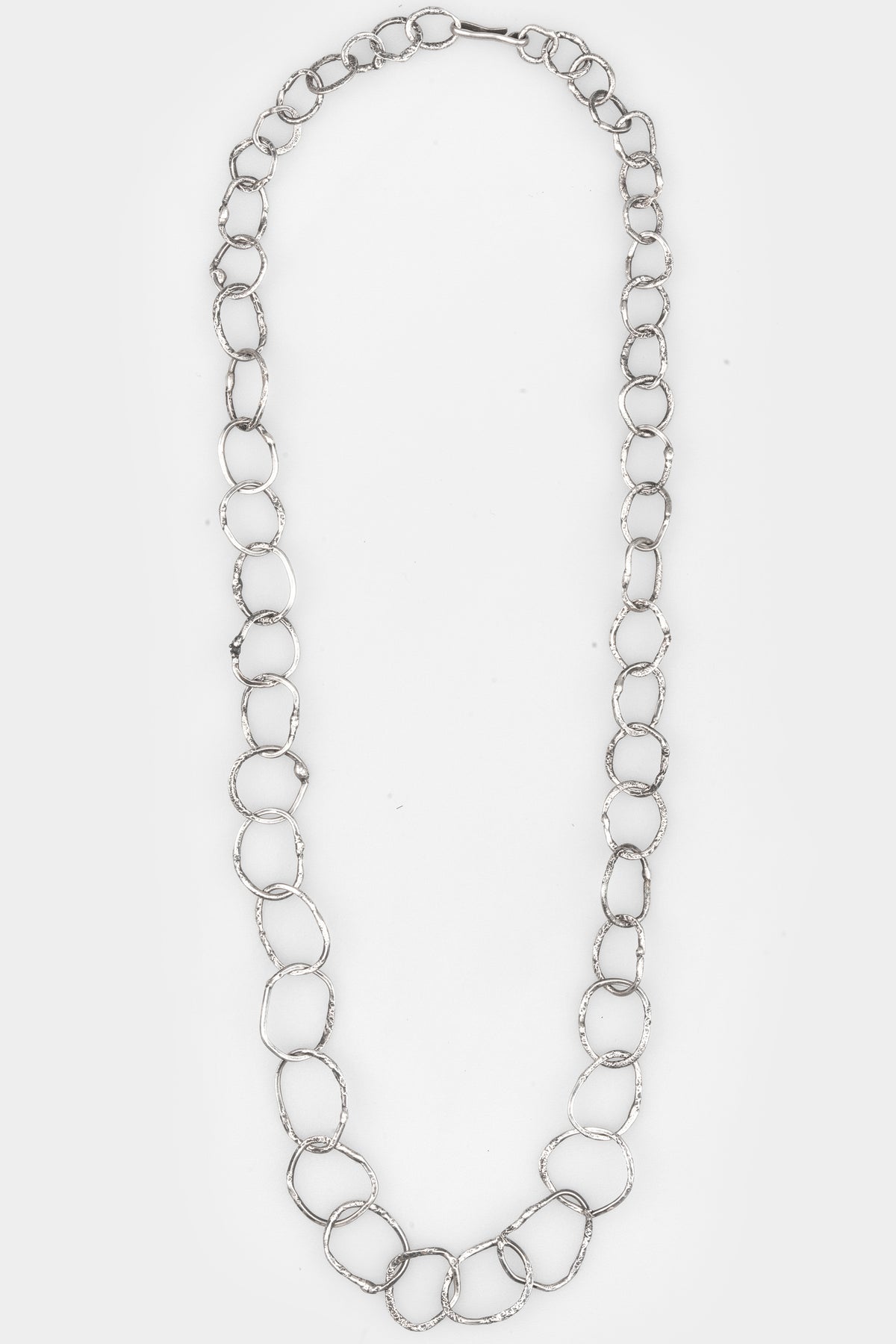 CUMA | Silver link Necklace, shot on table
