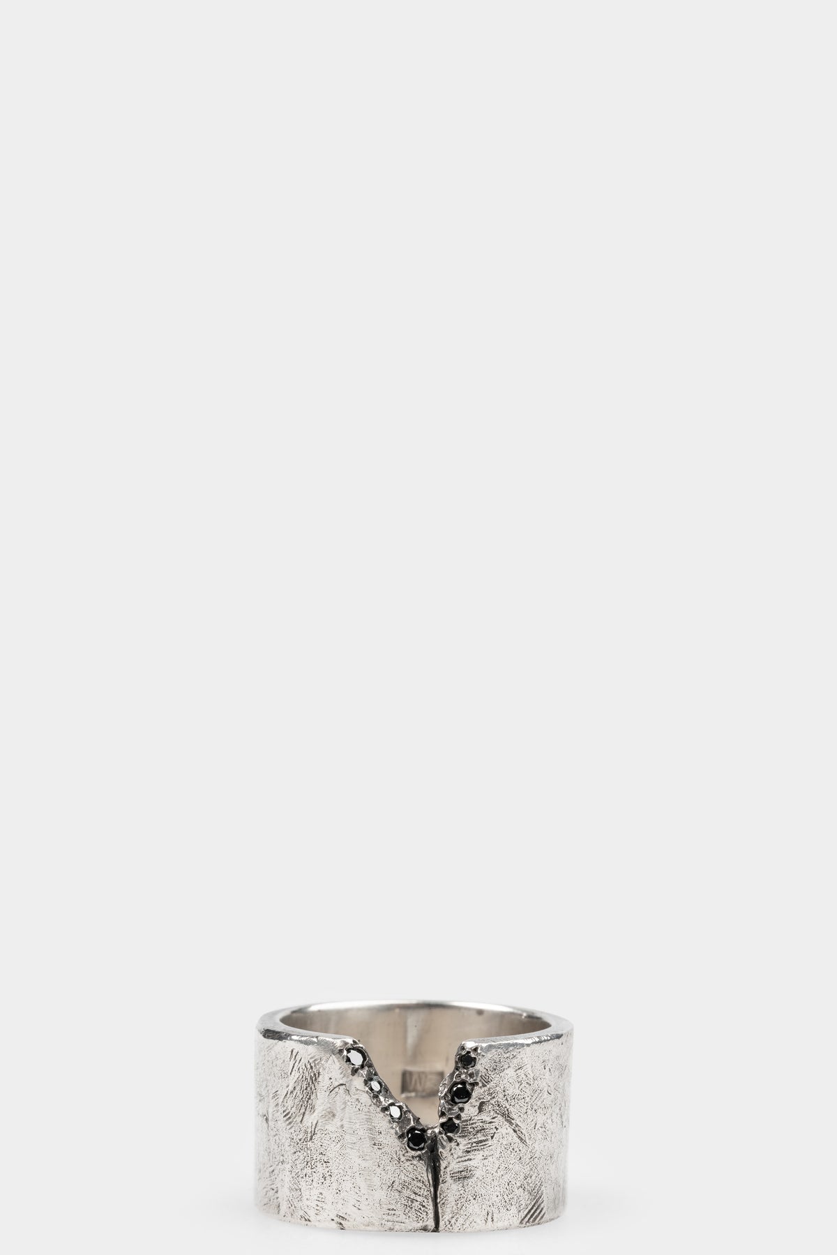 Enri Mars | Fractured black diamonds silver ring
