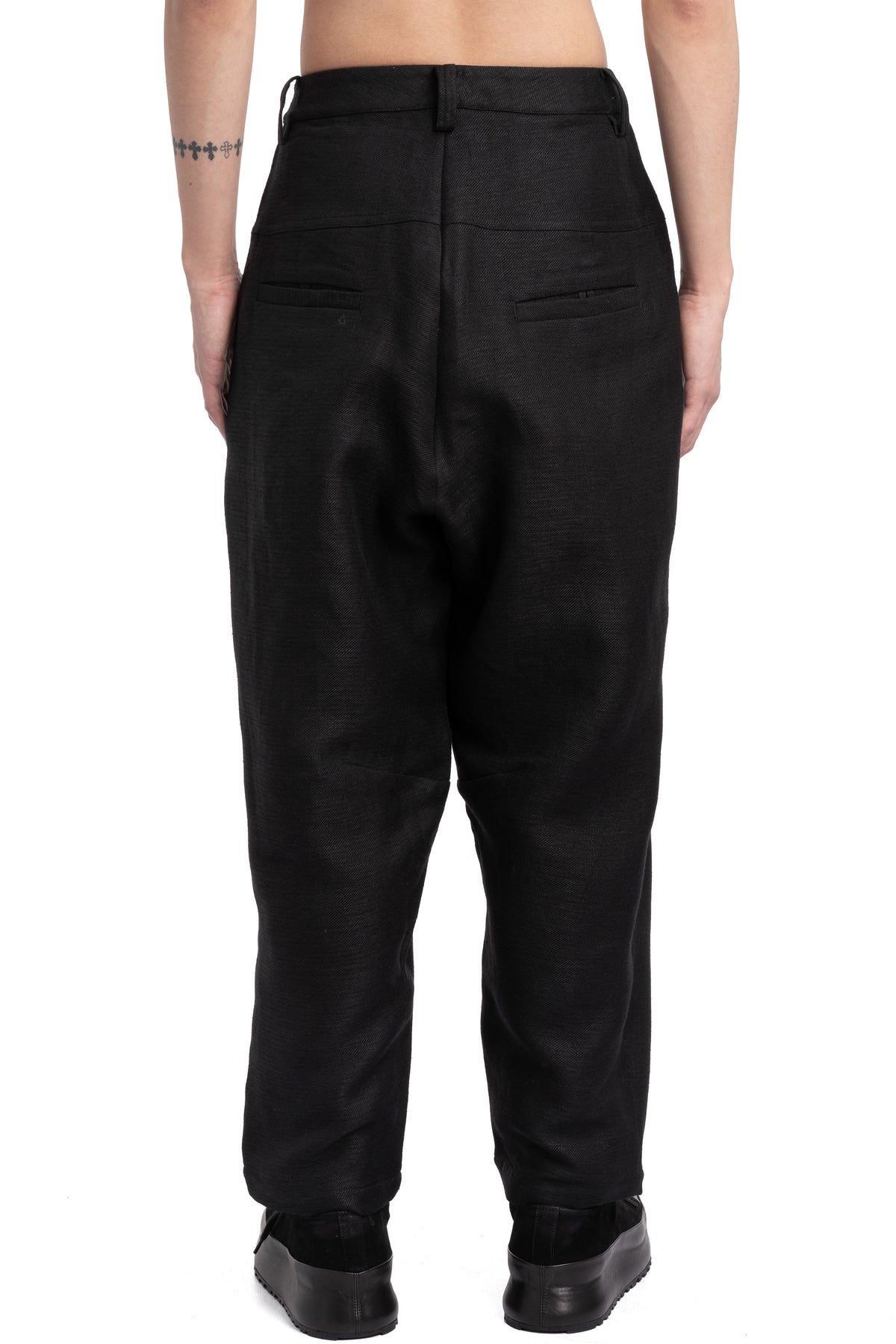 JOE CHIA | SS26 - Pleated curved pants PA2616