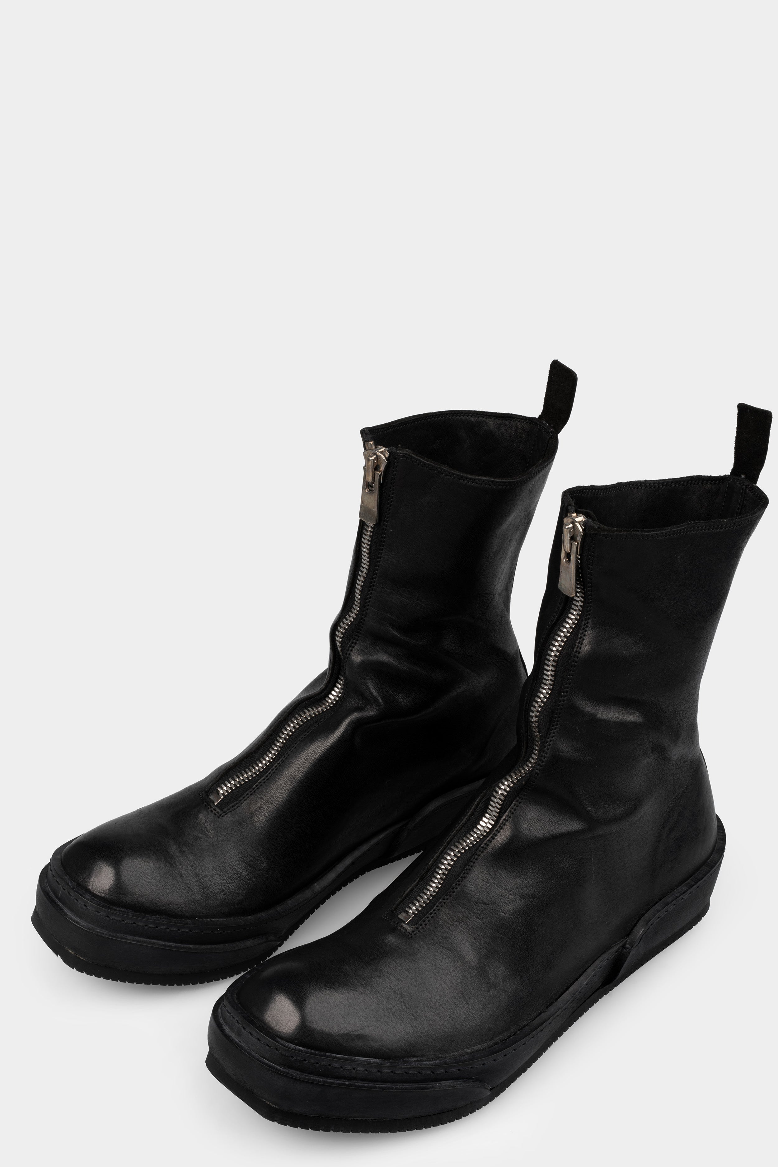 靴 lad musician suede front zip boots guidi Guidi Lug Sole Front Zip Ankle Boot | Alan Bilzerian