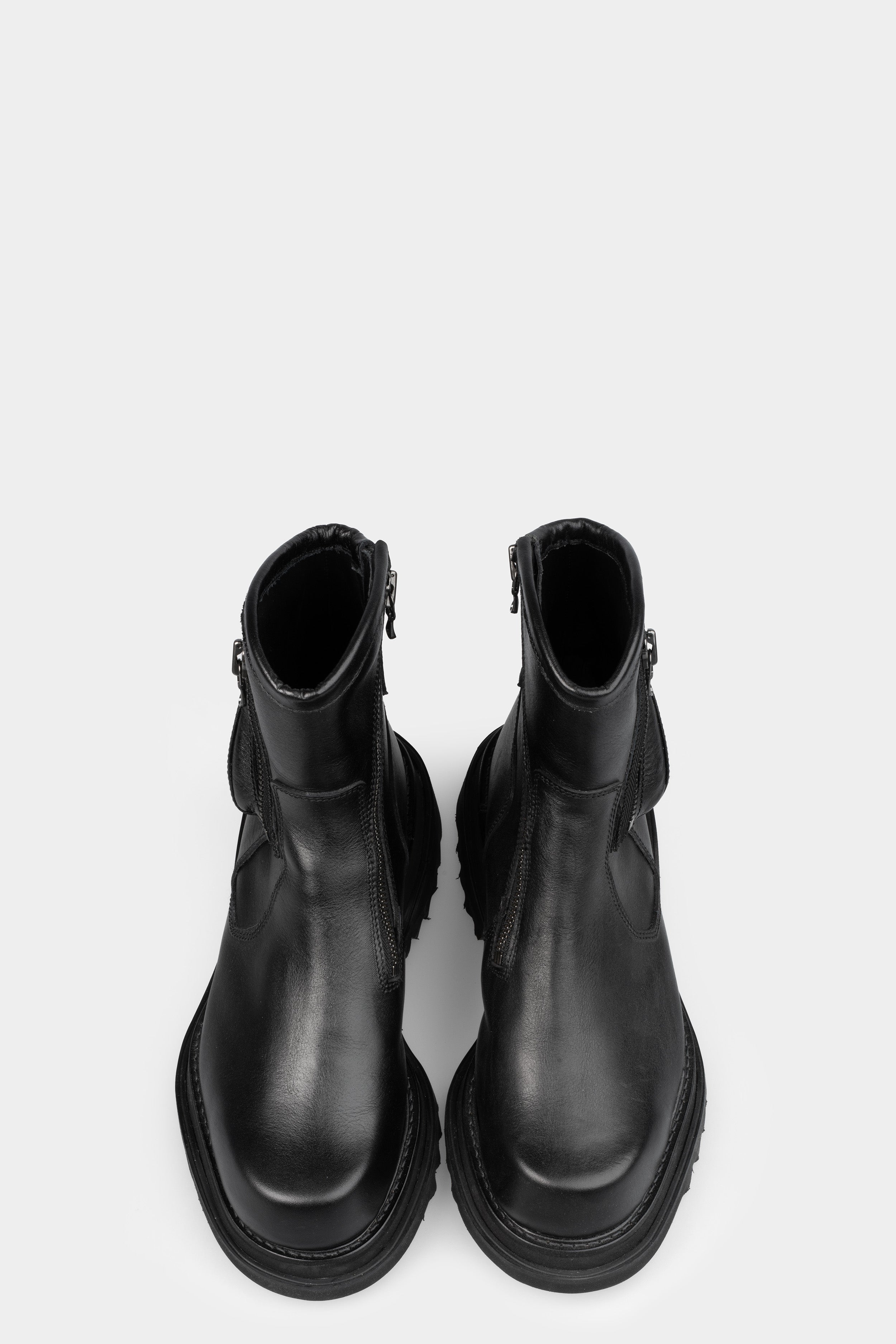 JULIUS / 　ブーツ　 珍品 JULIUS_7 | Pre-Spring SS24 - Pocket leather asymmetrical zip boots