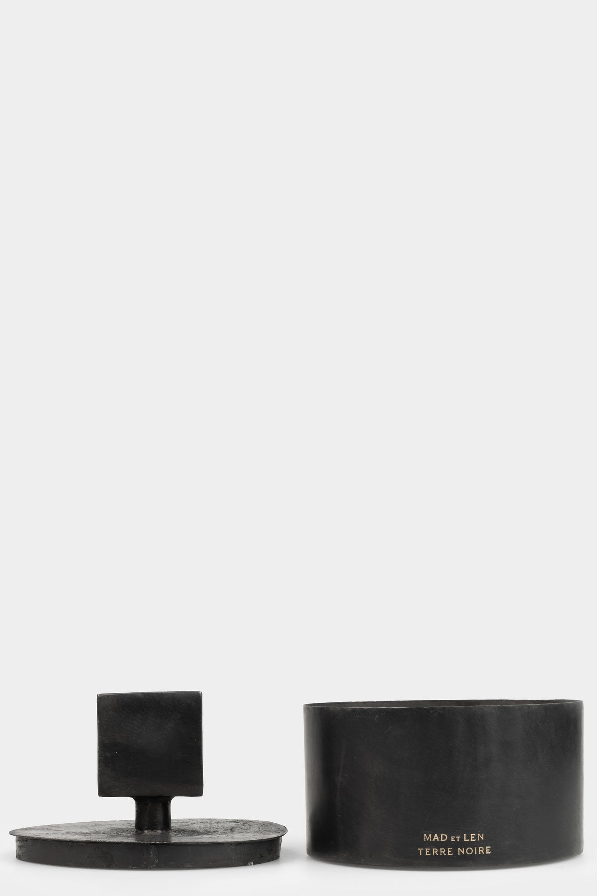 MAD et LEN | Large Bougie Totem (2 kg) | Terre Noire