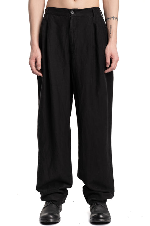 Andrea Yaaqov | SS26 - Pleated pants, front view