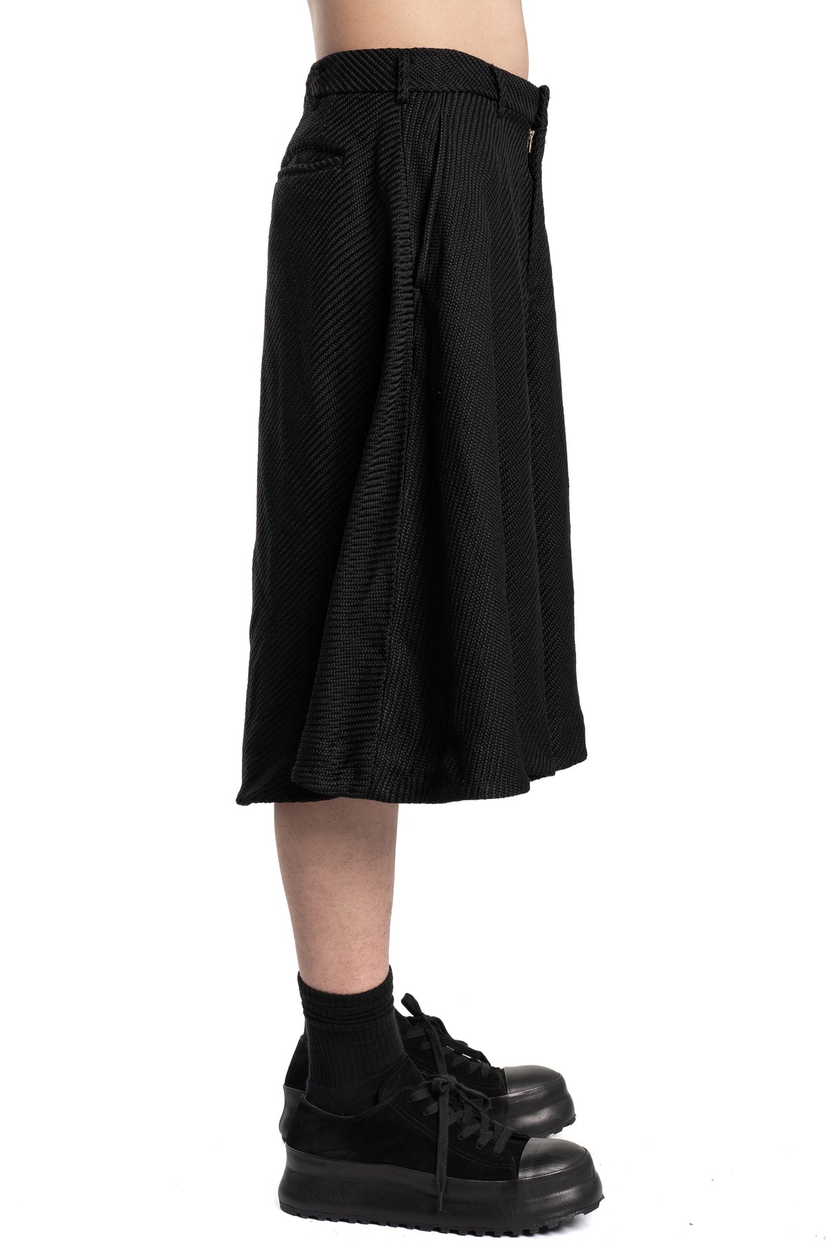Comme des Garçons Homme Plus | SS26 - Hopsack balloon shorts P038