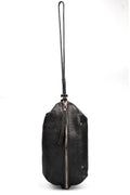 Cracked leather wash bag  S26B6