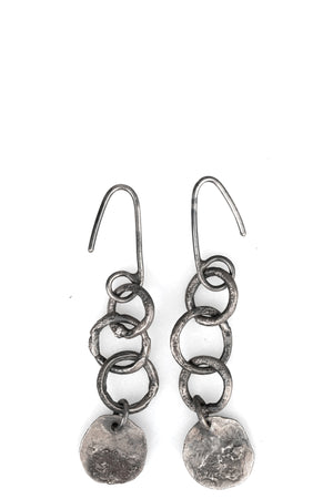 Cuma | Silver earring coin link, shot on table