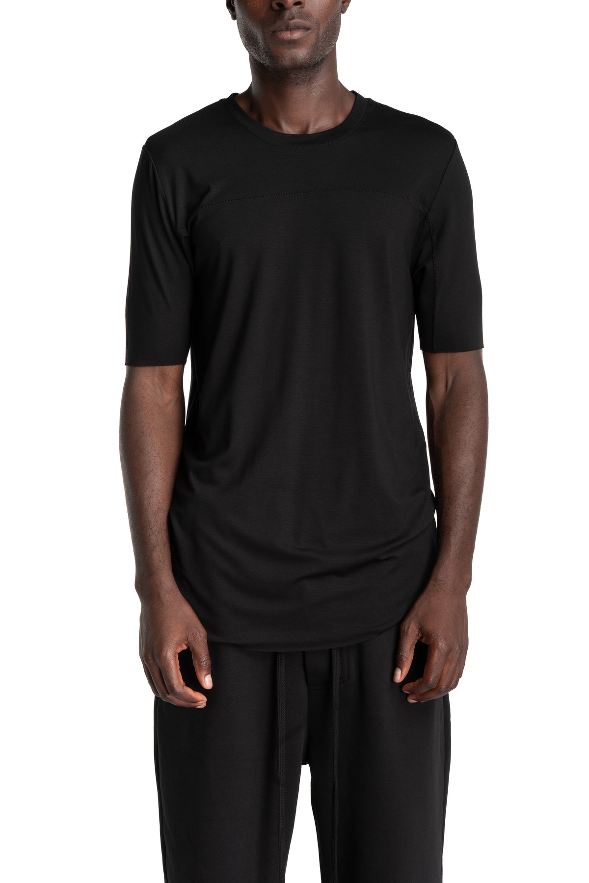 Thom Krom | AW26 - Basic T-Shirt, Black MTS973, front view on model