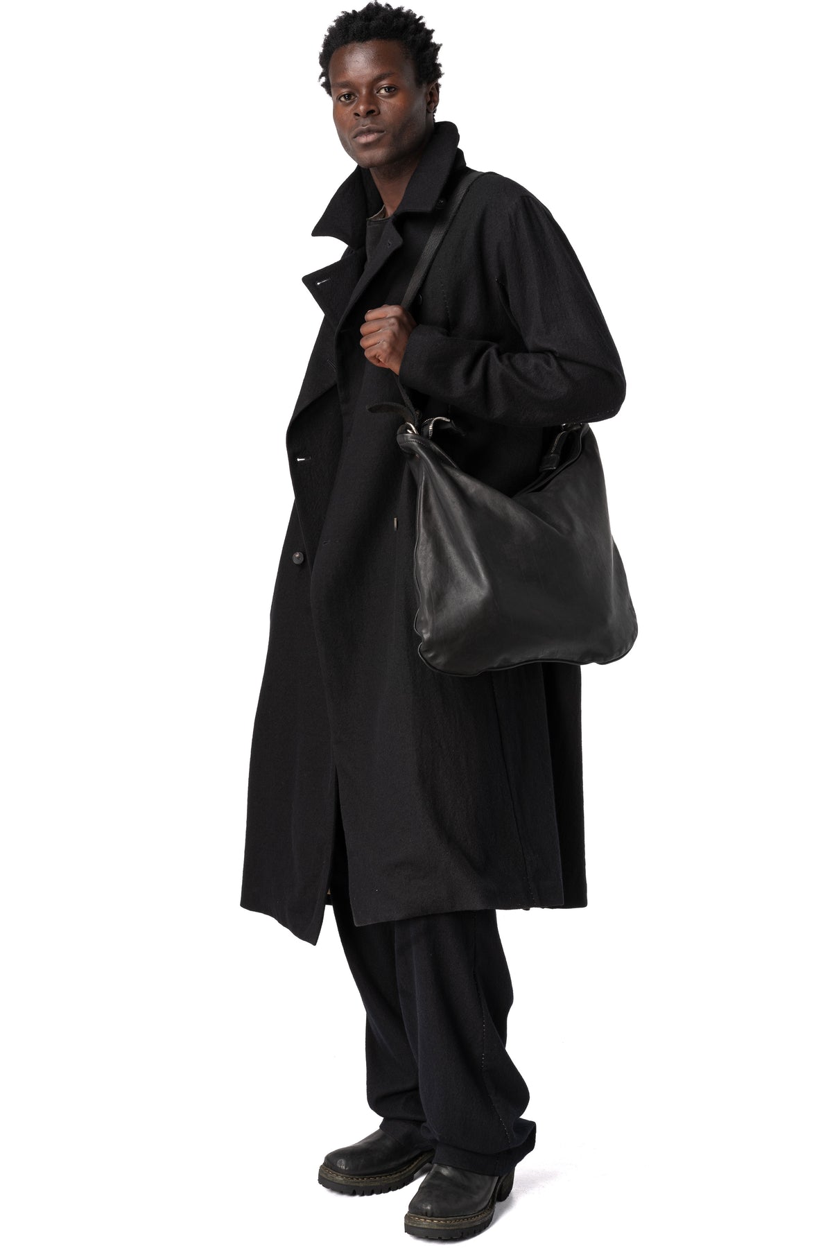 Guidi | Permanent - Leather shoulder bag | Q20, front view on model