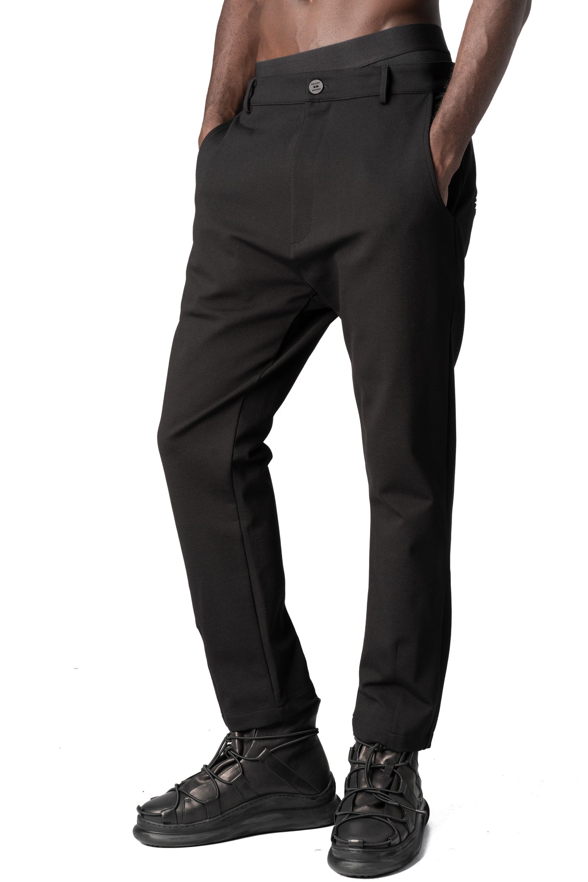 Never Enough | AW26 - Tapered stretch trousers, Black MPA011