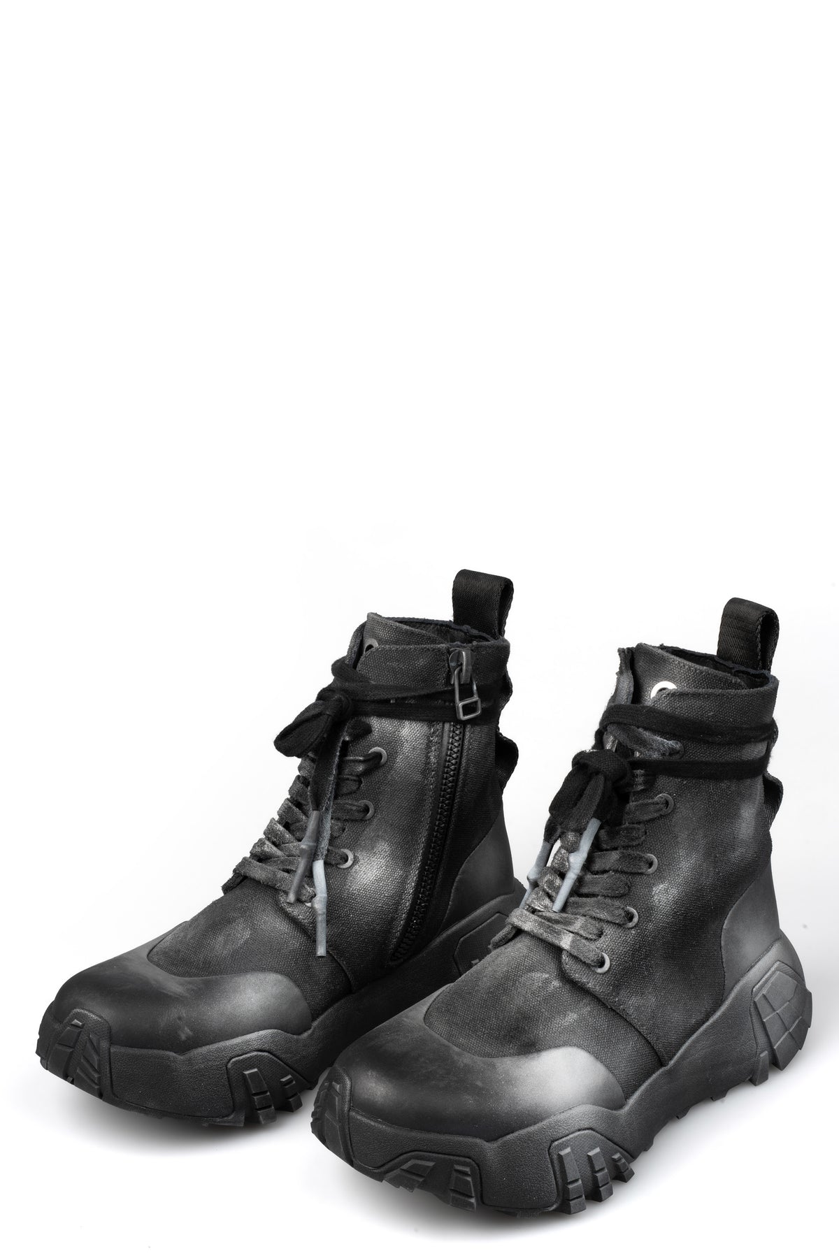 Laced canvas boots