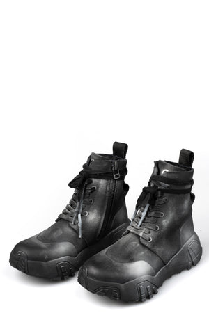 Laced canvas boots