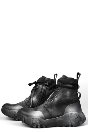 Laced canvas boots