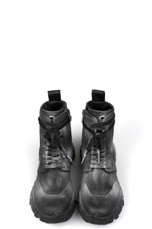 Laced canvas boots