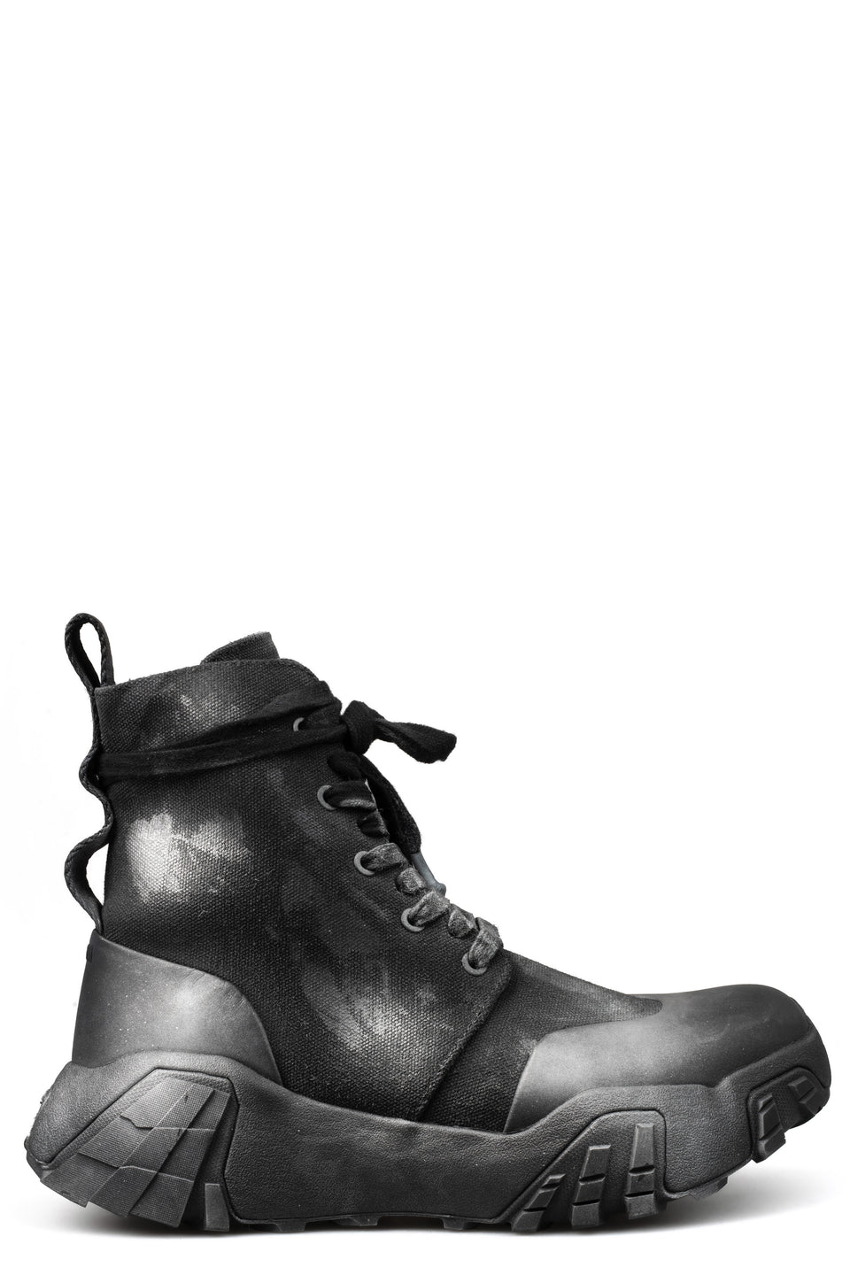 Laced canvas boots