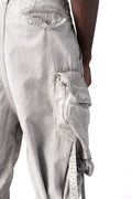 Wide cargo trousers, Plaster