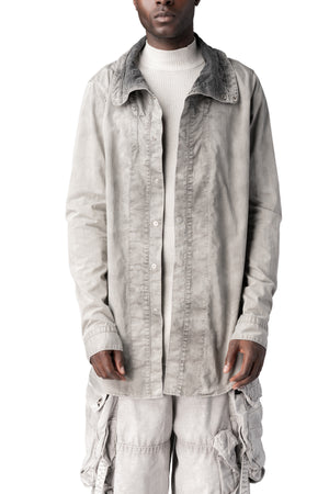 Julius_7 | AW26 - High collar twill shirt, Smog 957SHM1