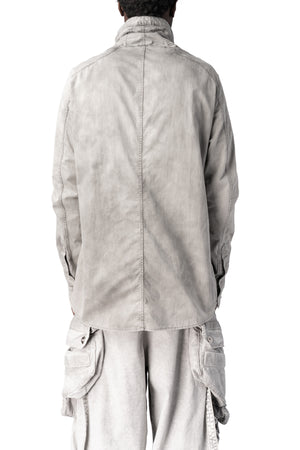 Julius_7 | AW26 - High collar twill shirt, Smog 957SHM1