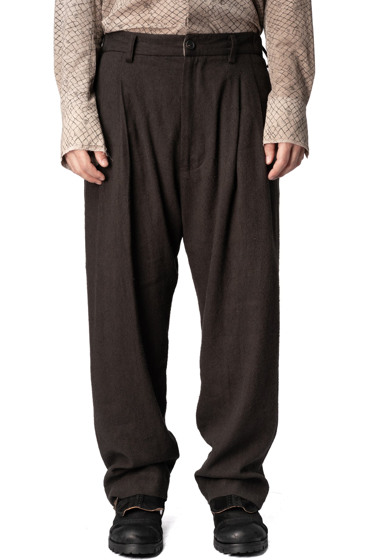 Drop-crotch pleated trousers