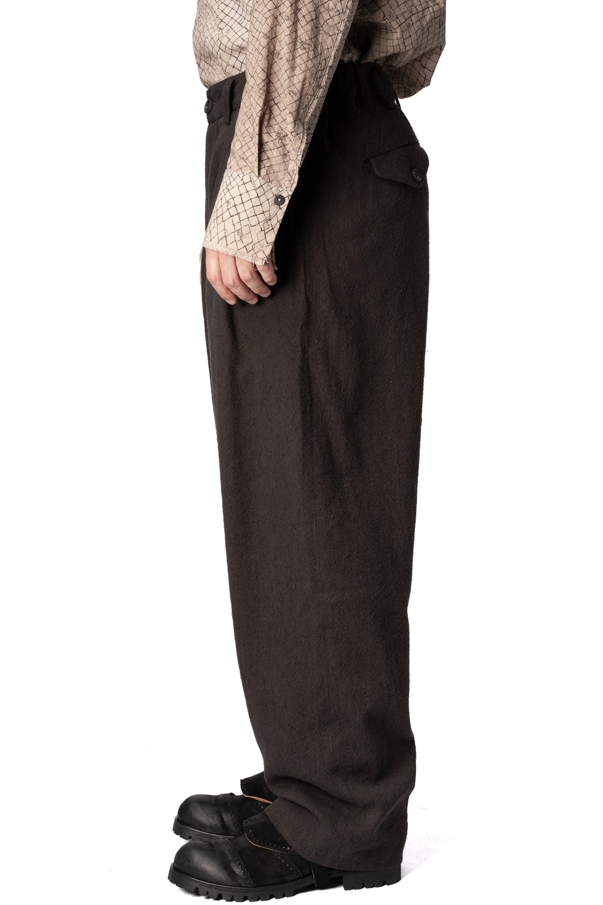 Drop-crotch pleated trousers
