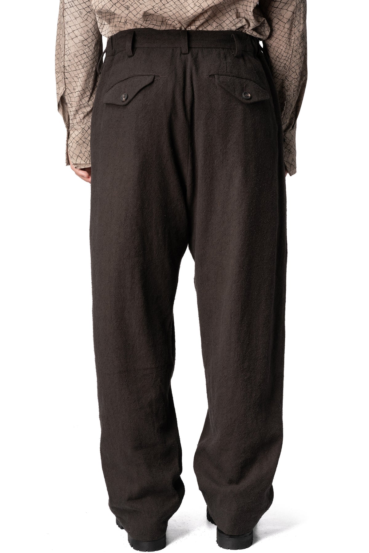 Drop-crotch pleated trousers