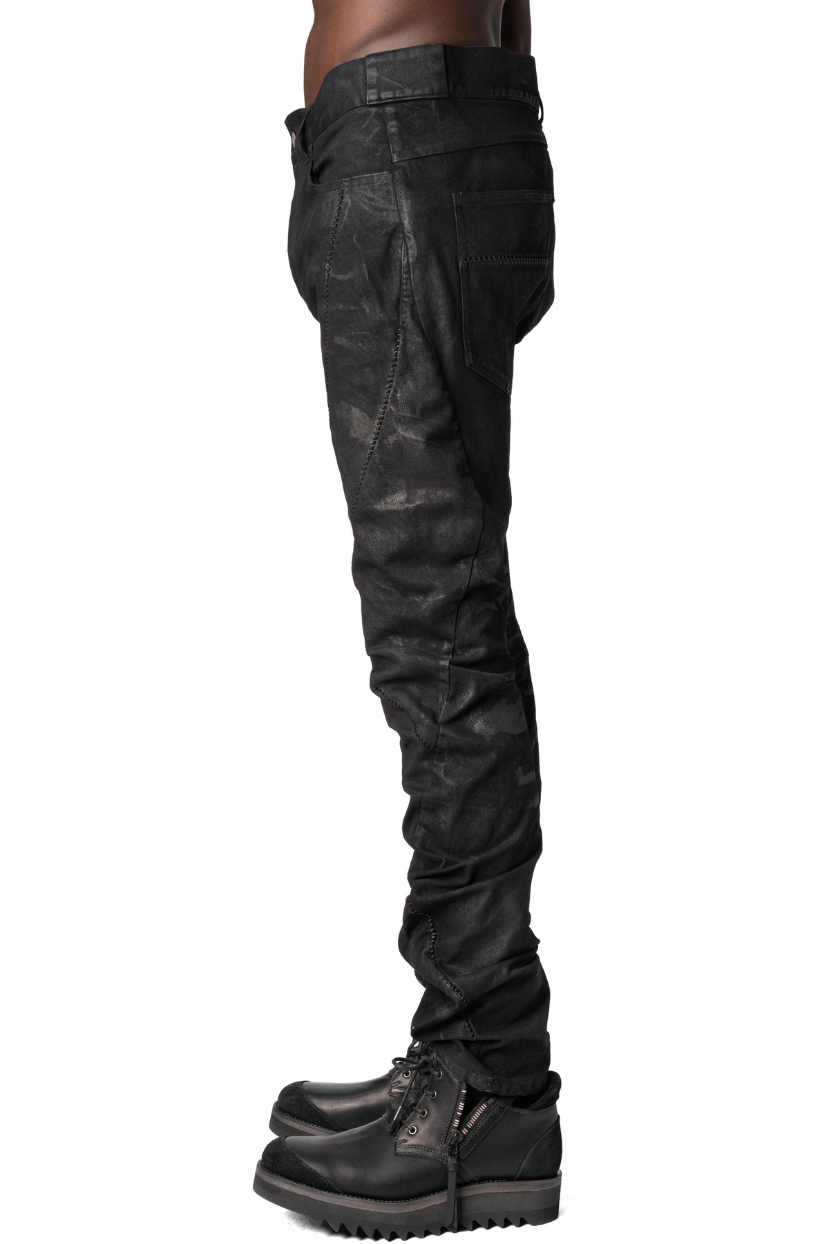 Coated stretch denim overlock twisted curved trousers, Black
