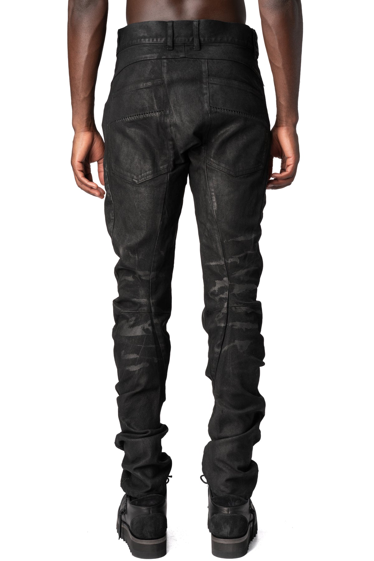 Coated stretch denim overlock twisted curved trousers, Black