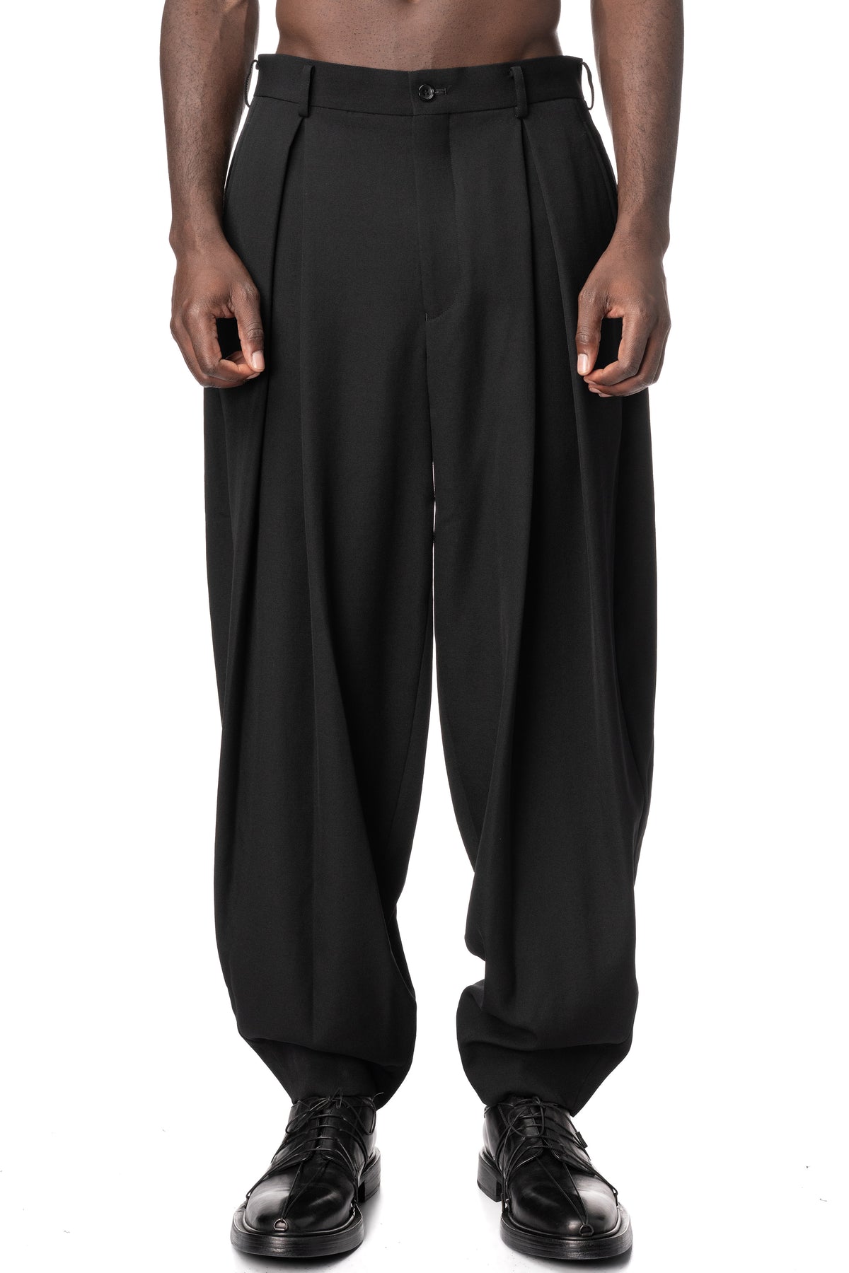 Double pleated tapered wool pants