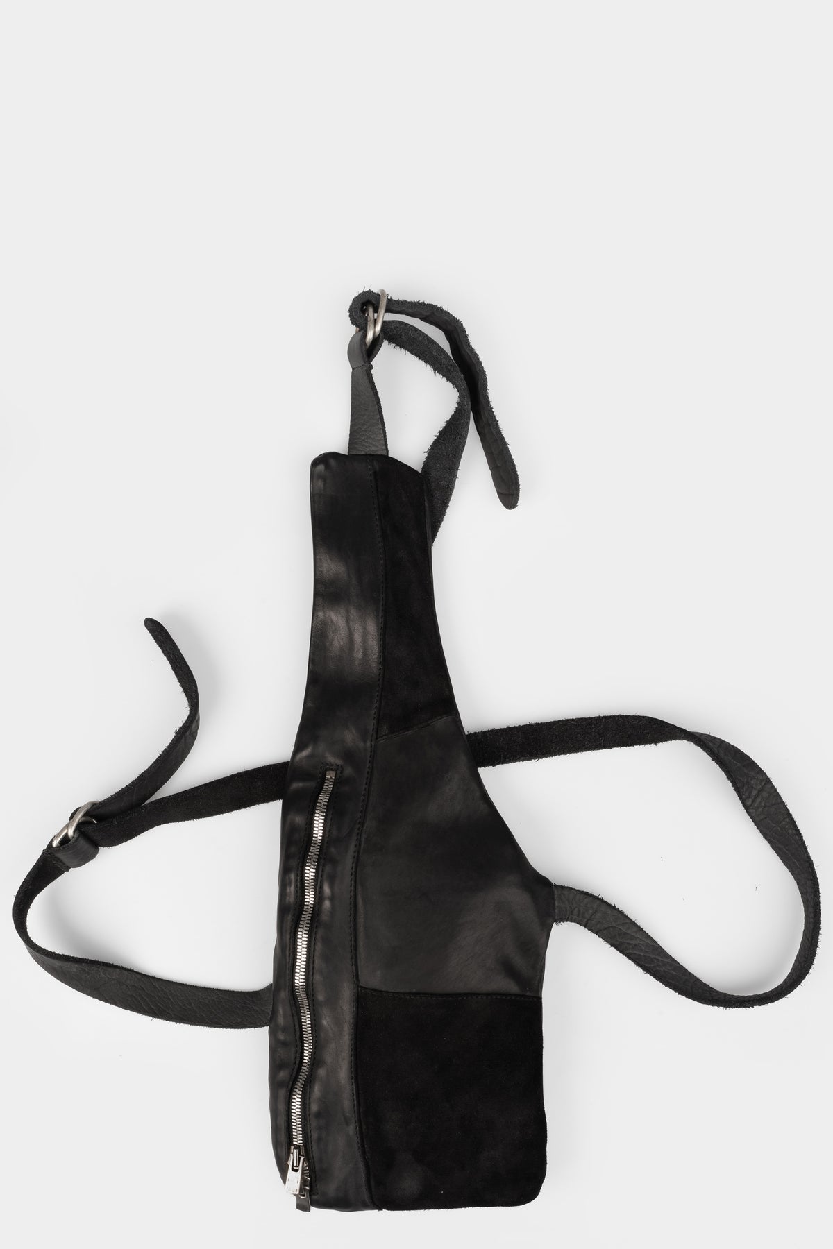 Guidi | AW25 - Large cross-over bag, shot on table