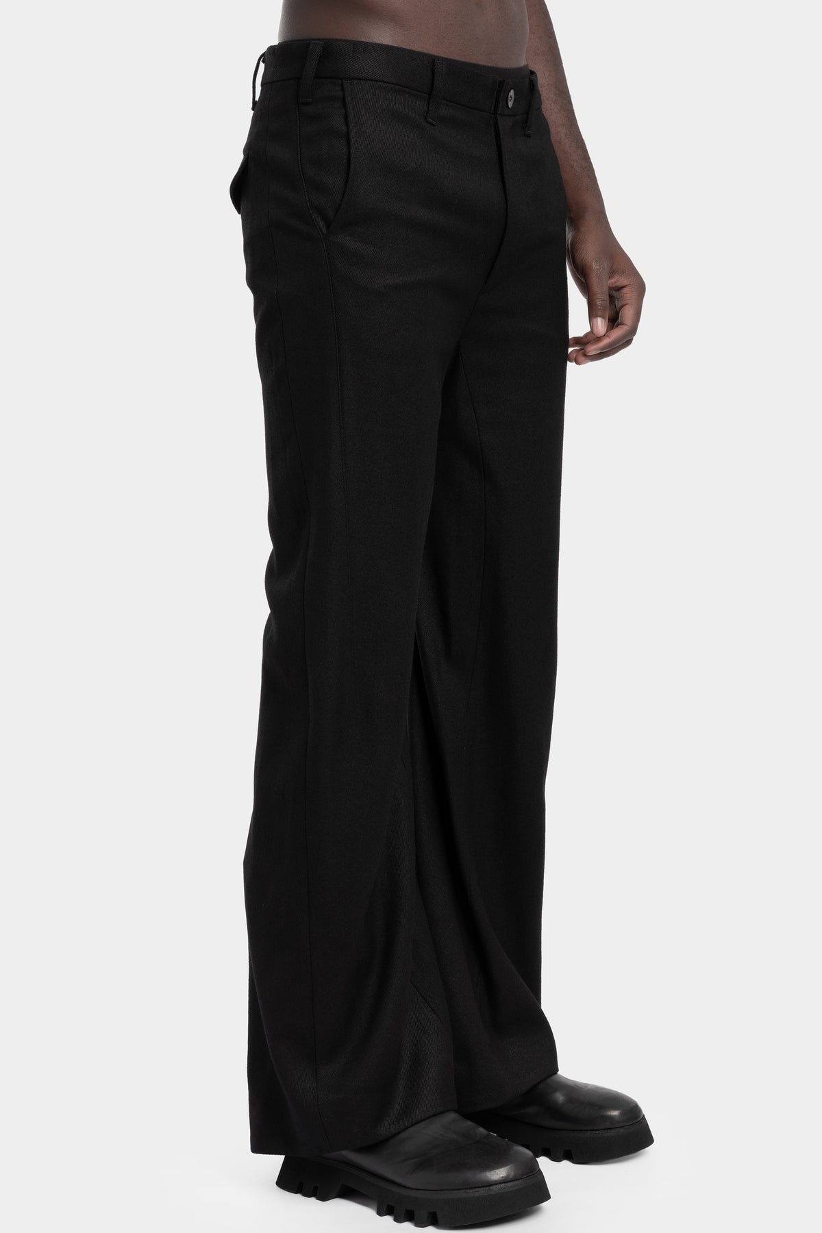 Julius_7 | AW25 - Flared suit pants, 917PAM9