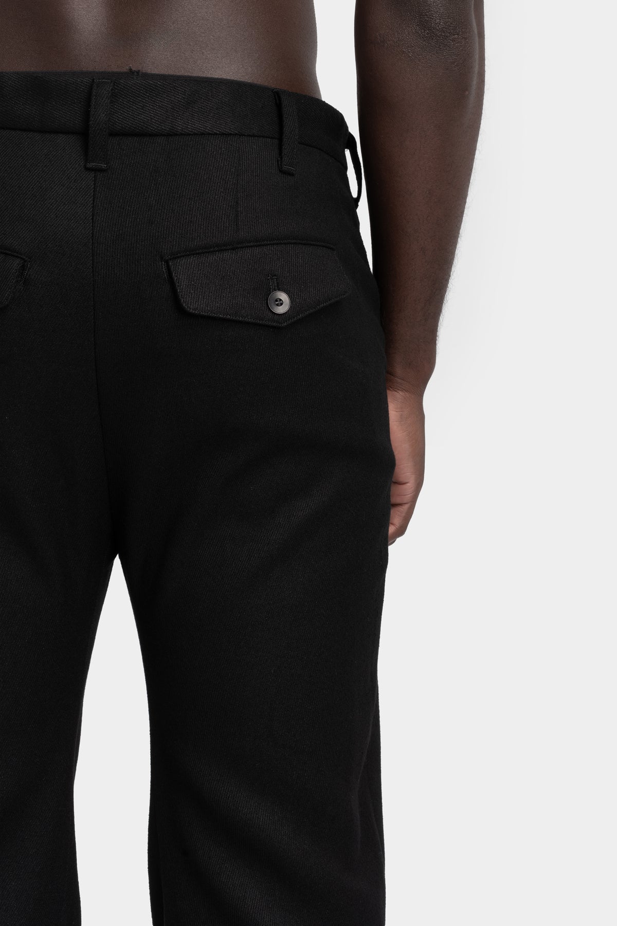 Julius_7 | AW25 - Flared suit pants, 917PAM9