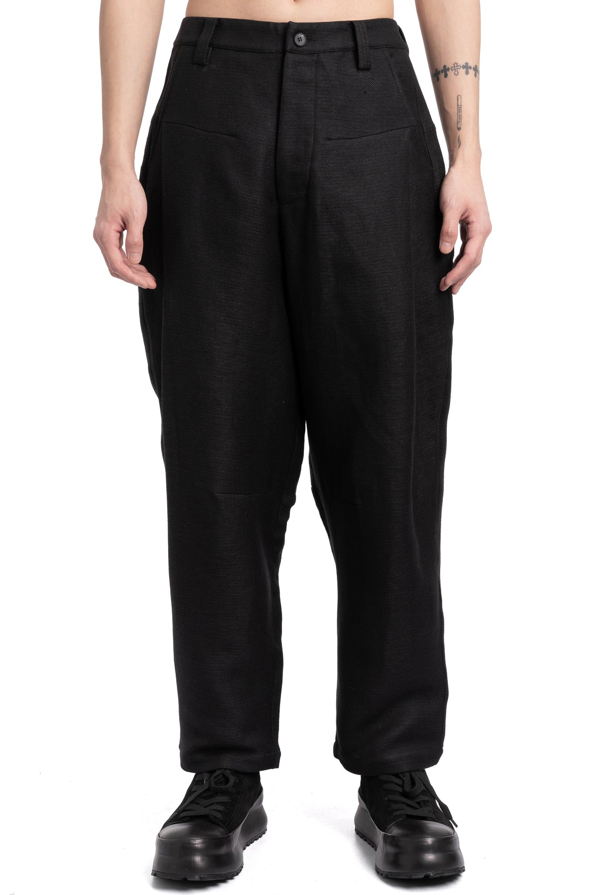 JOE CHIA | SS26 - Pleated curved pants PA2616