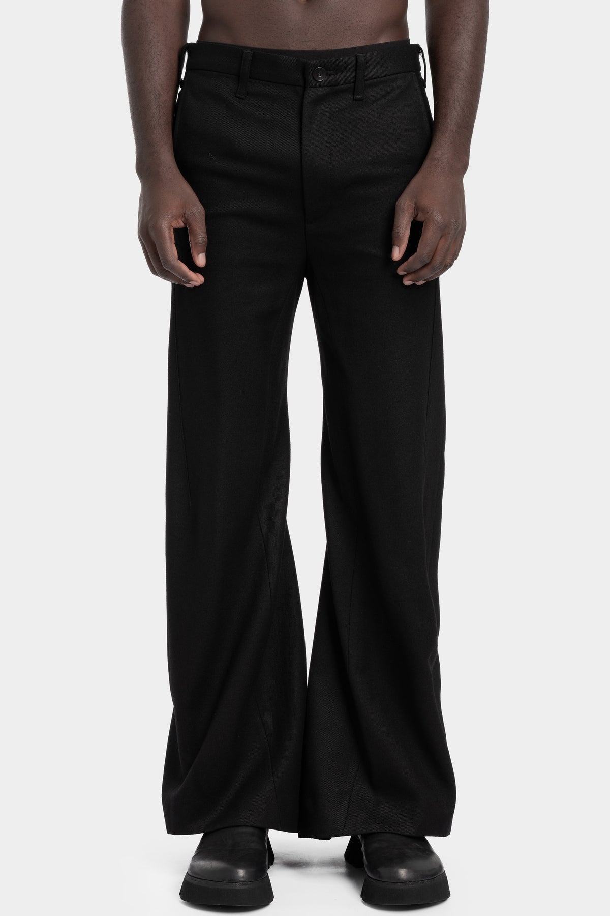 Julius_7 | AW25 - Flared suit pants, 917PAM9