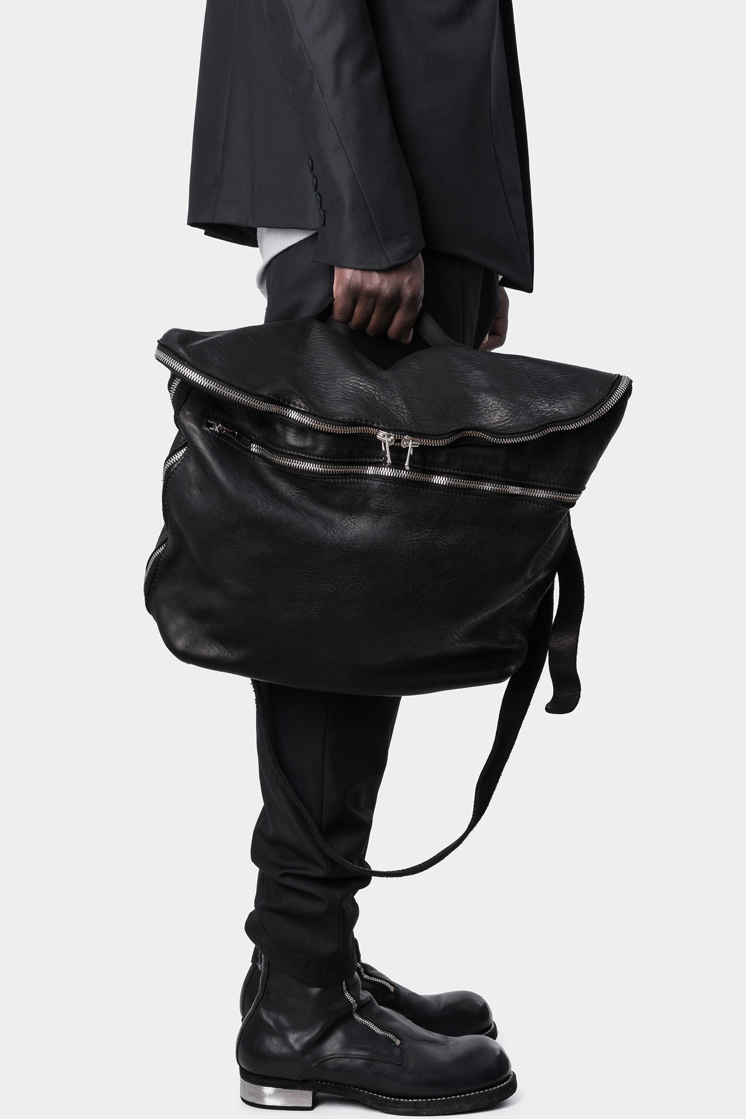 新品未使用 GUIDI M10 SOFTHORSE MESSENGER BAG hide-m | GUIDI M10 Messenger Bag, black horse leather